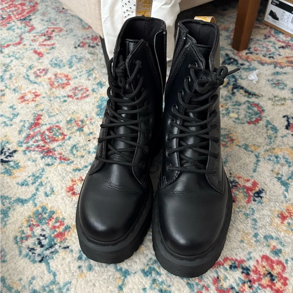Dr. Martens Jadon II Mono Vegan Platform - Picture 2 of 4